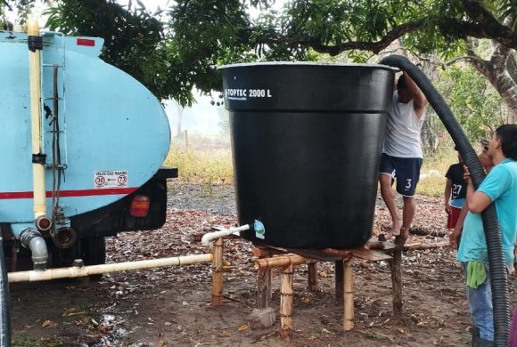 Entrega de agua a comunidad indígena en Tame, Arauca.